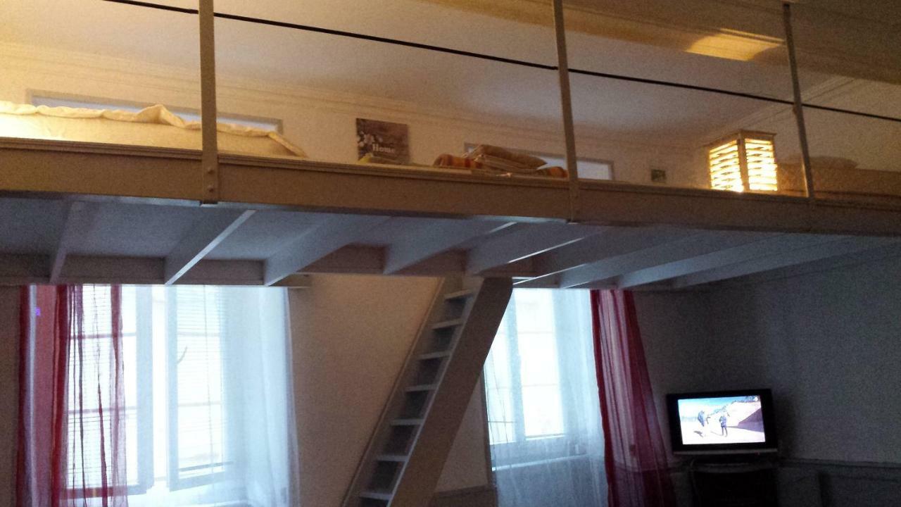 Coquet Studio En Mezzanine Nuit Pour 2 Personnes Сен-Жирон Экстерьер фото